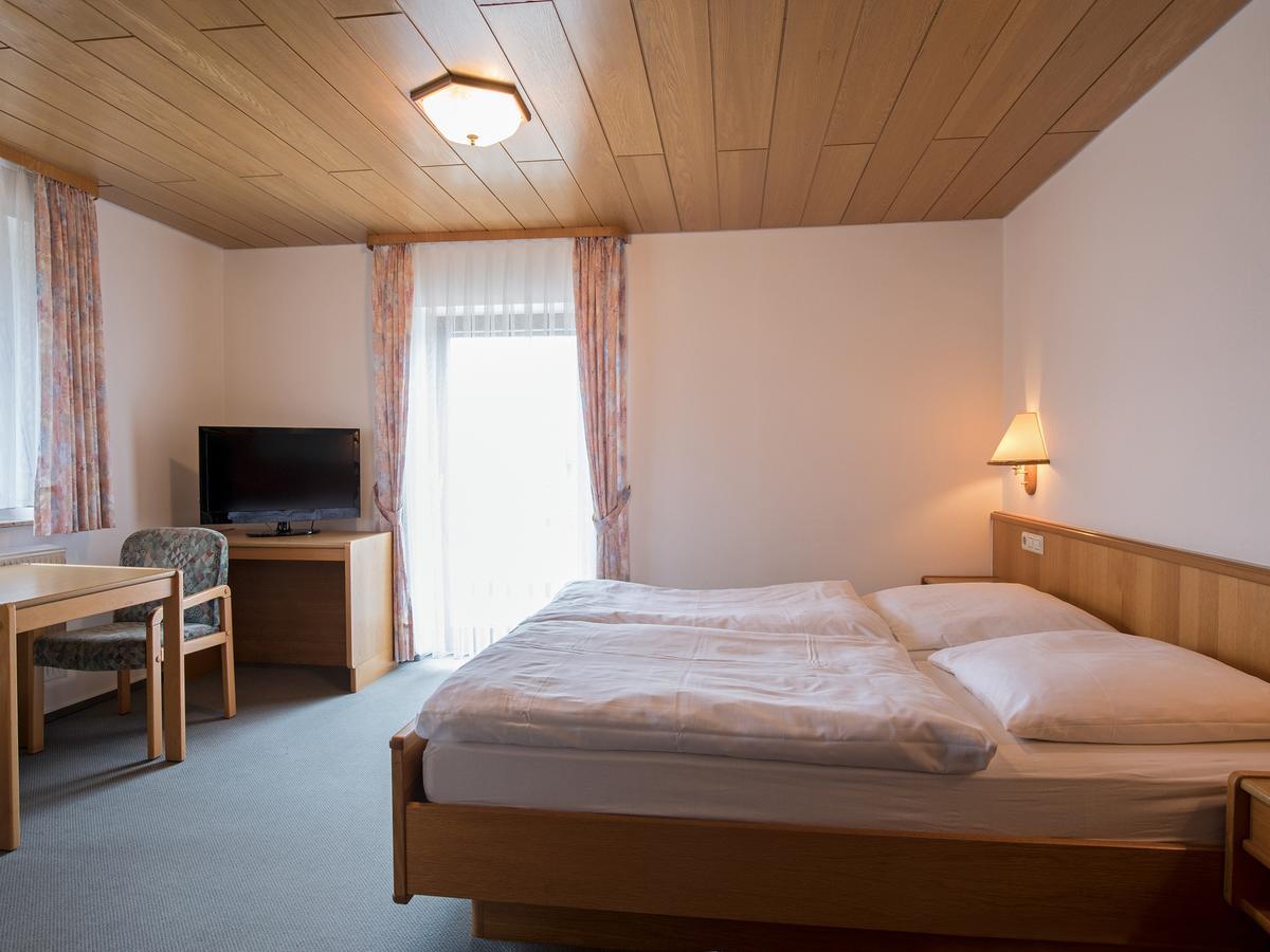 Landgasthof Adler Utzmemmingen Exterior foto